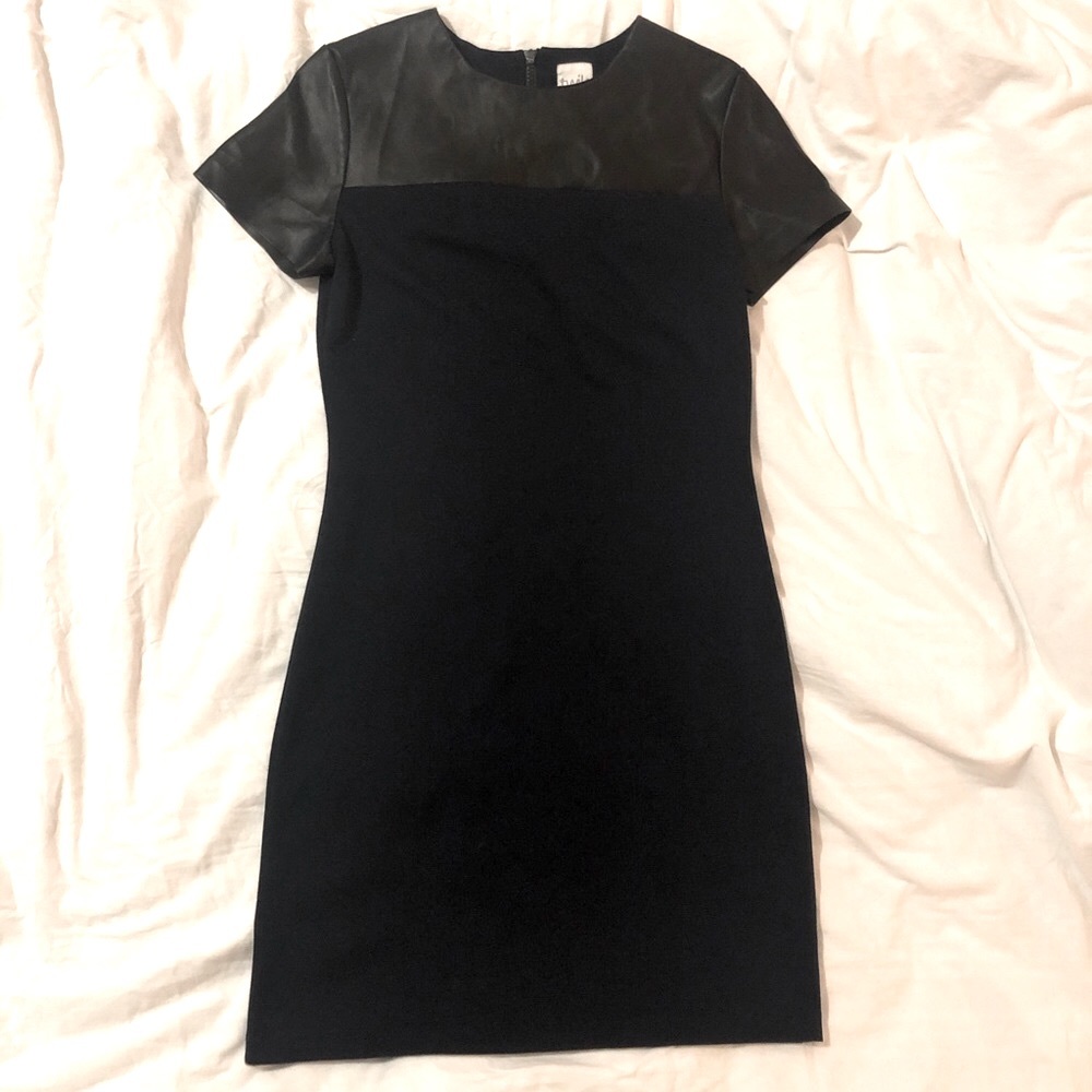 twik, fit navy blue and pleather top quarter, size small
